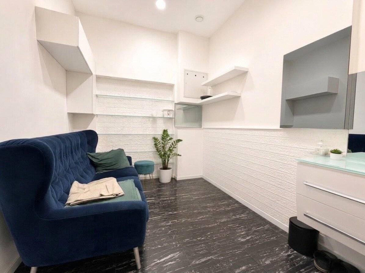 SUCCESS has an address | €1,200.00 rent including operating costs | Renovated commercial premises | approx. 130 m² usable area | Directly on Wattgasse | Large window front