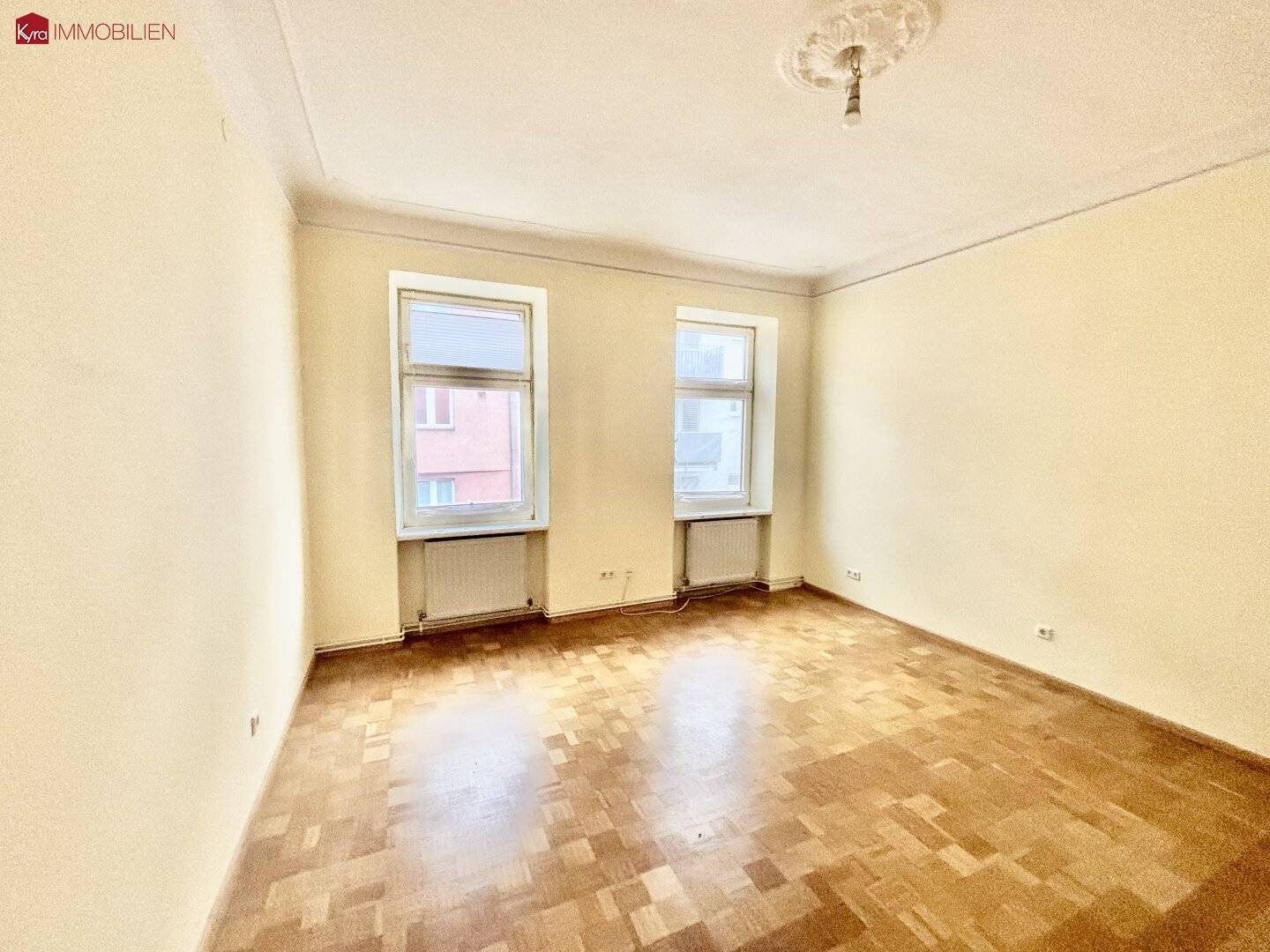 2 room old building apartment in the 14th district - Commission free