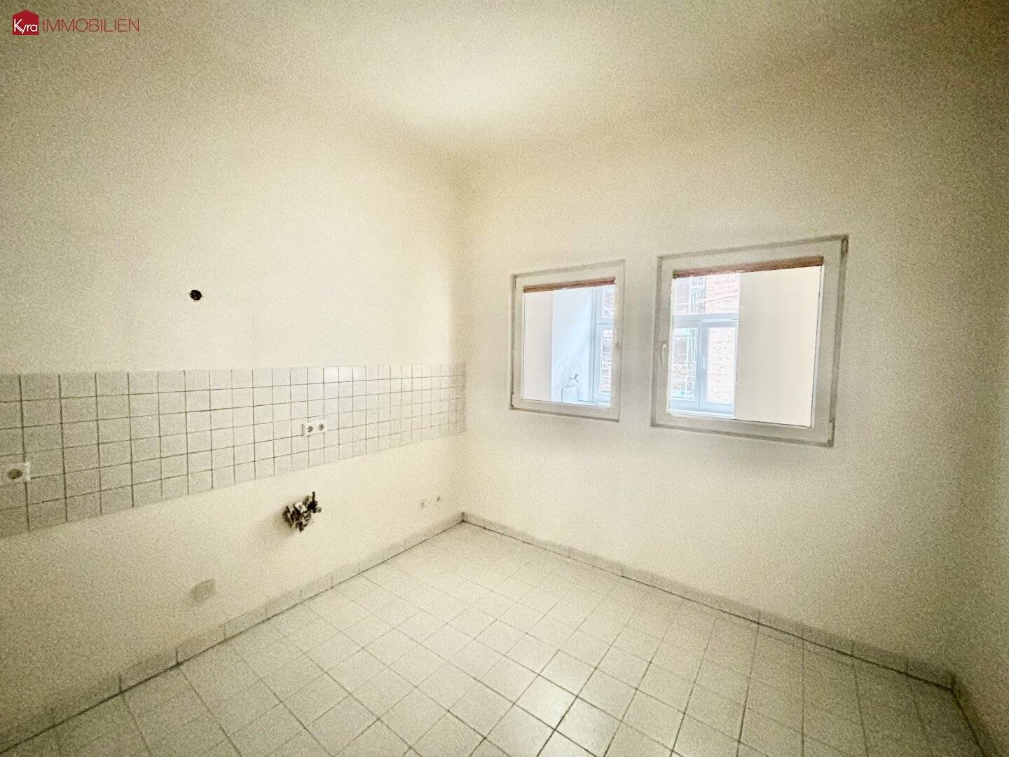 2 room old building apartment in the 14th district - Commission free