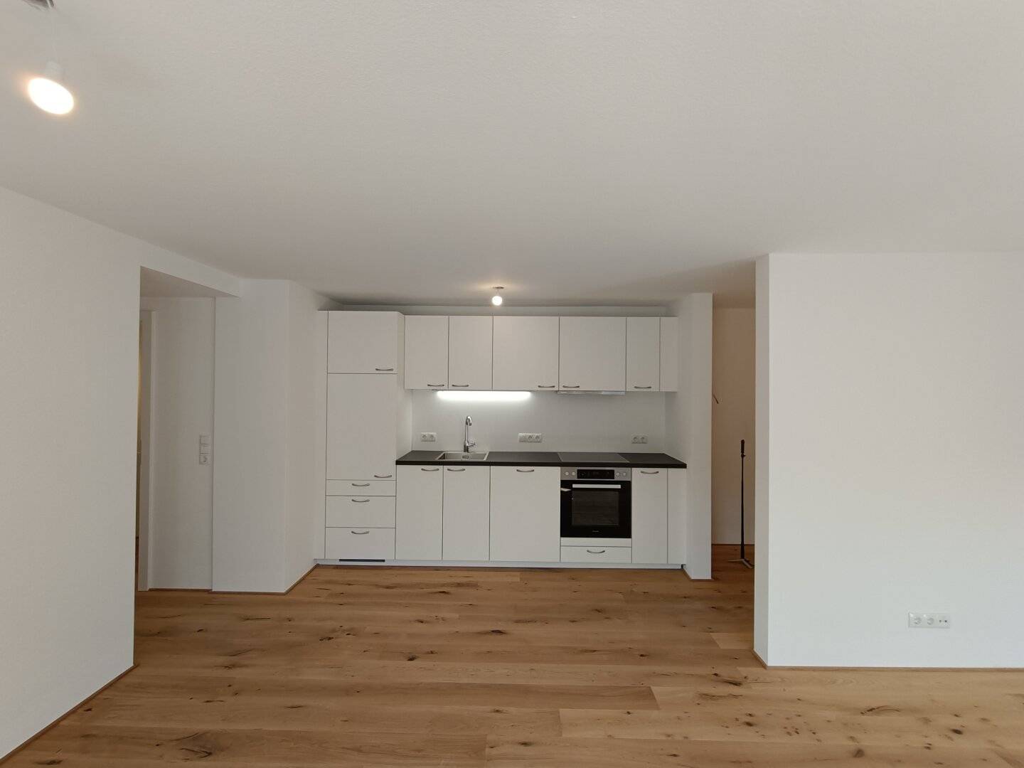 Stilvolle - 2-Zimmerwohnung komplett saniert!