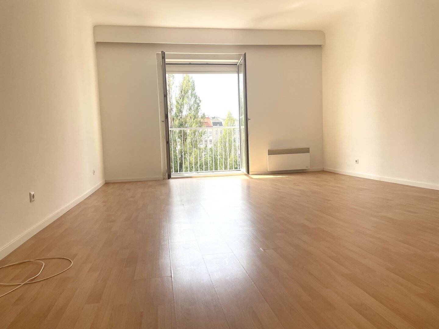 Bright new build apartment with Danube view - main avenue within walking distance - optimal transport connections