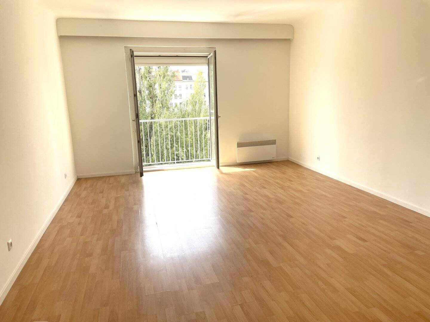 Bright new build apartment with Danube view - main avenue within walking distance - optimal transport connections