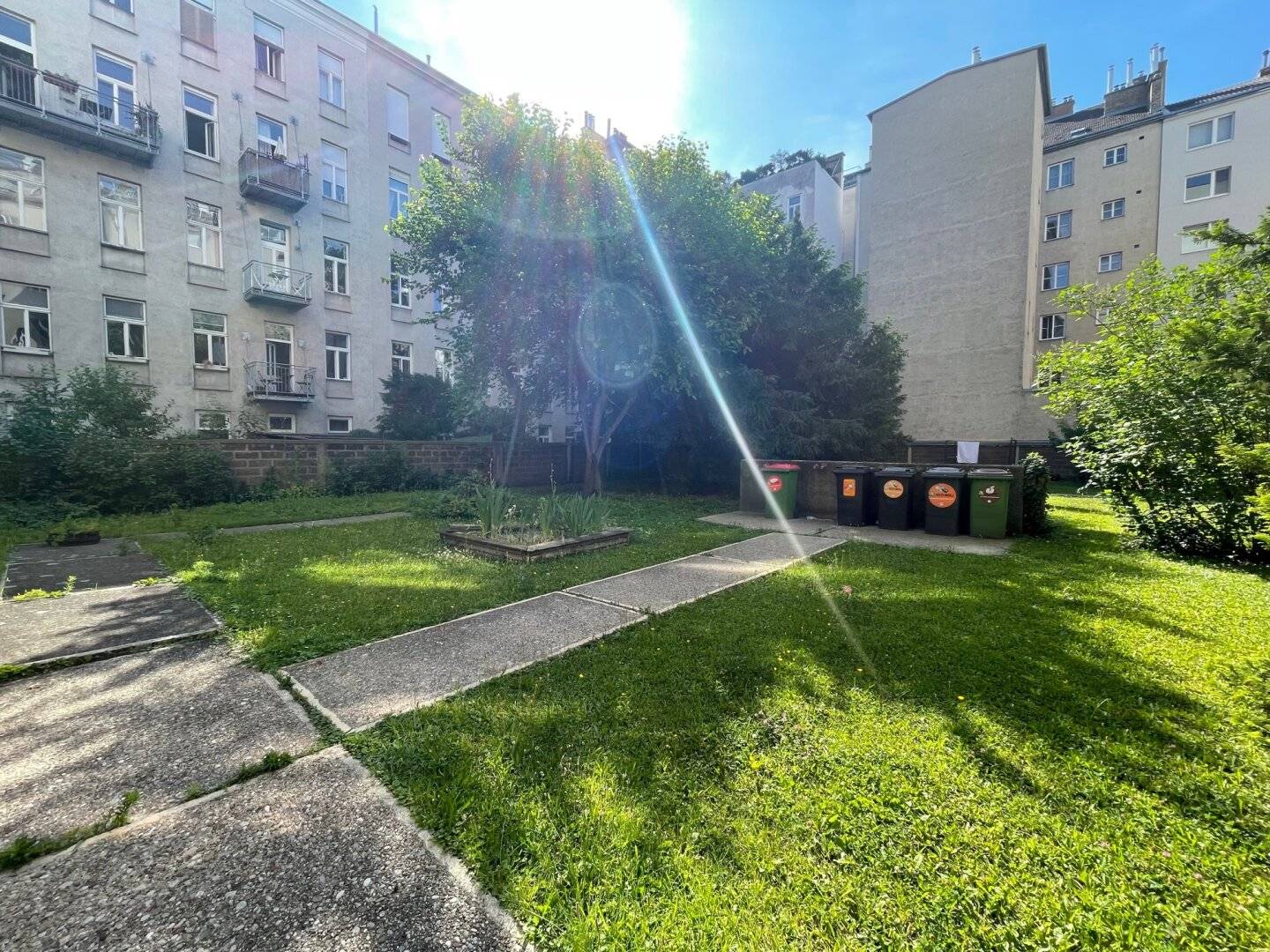 Bright new build apartment with Danube view - main avenue within walking distance - optimal transport connections