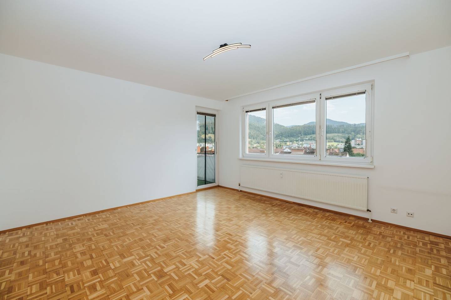 AVAILABLE IMMEDIATELY I DIRECTLY ON THE MUR I 5TH FLOOR I BEAUTIFUL VIEW I ABSOLUTE QUIET LOCATION I LOGGIA I CENTRAL I PROJEKT WOHNEN