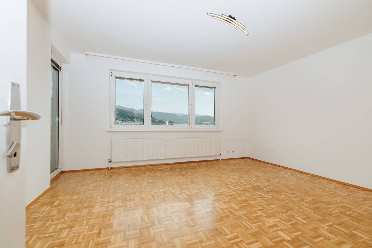 AVAILABLE IMMEDIATELY I DIRECTLY ON THE MUR I 5TH FLOOR I BEAUTIFUL VIEW I ABSOLUTE QUIET LOCATION I LOGGIA I CENTRAL I PROJEKT WOHNEN