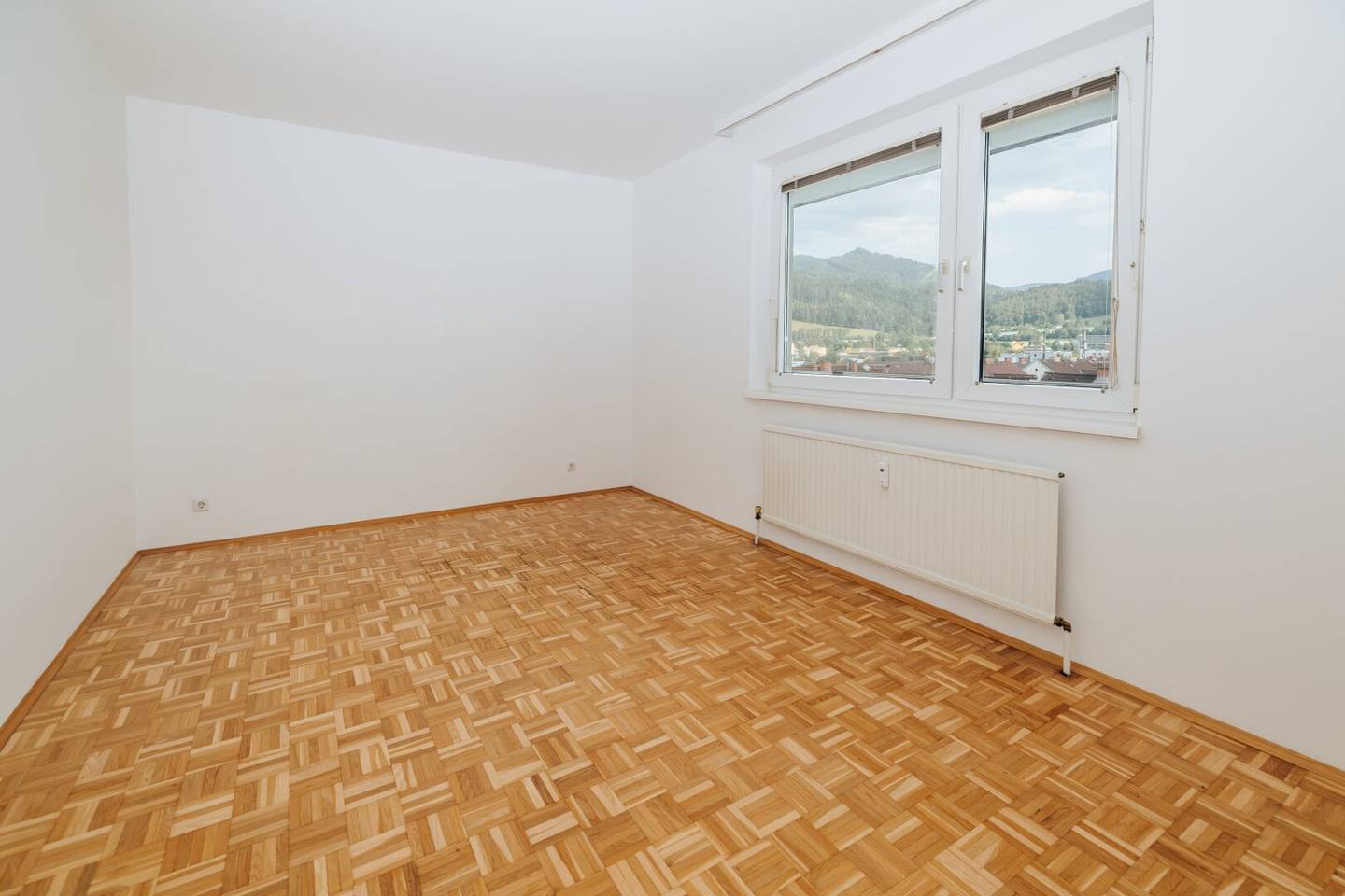 AVAILABLE IMMEDIATELY I DIRECTLY ON THE MUR I 5TH FLOOR I BEAUTIFUL VIEW I ABSOLUTE QUIET LOCATION I LOGGIA I CENTRAL I PROJEKT WOHNEN