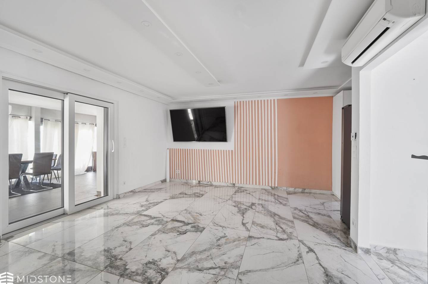 *Family idyll in Vienna* Modern house with garden and terrace