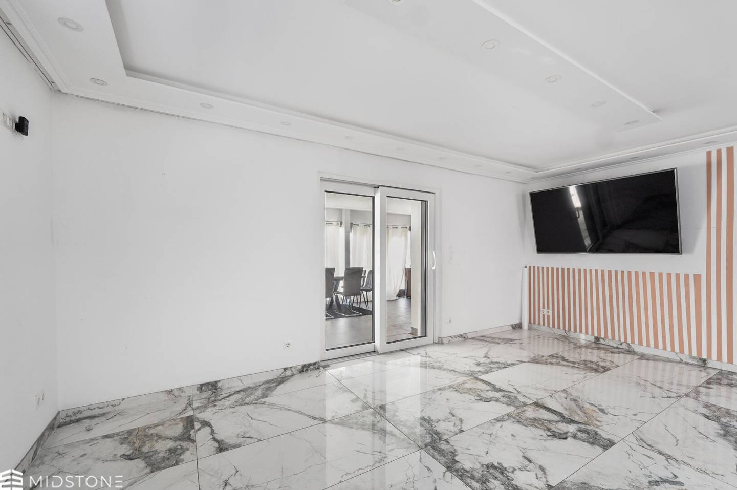 *Family idyll in Vienna* Modern house with garden and terrace