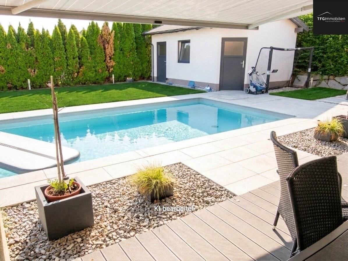 Neuwertiges Einfamilienhaus mit herrlichem Pool, top Ausstattung!