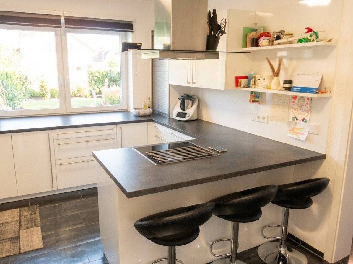 Neuwertiges Einfamilienhaus mit herrlichem Pool, top Ausstattung!