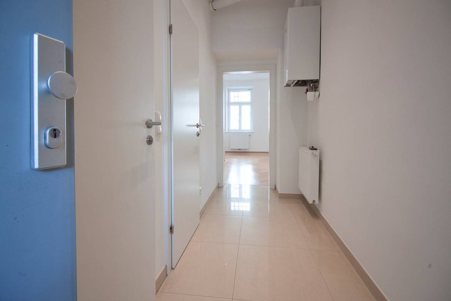 Top location at Meidlinger Market | non-overlooked raised ground floor | U6 Niederhofstraße right outside the door