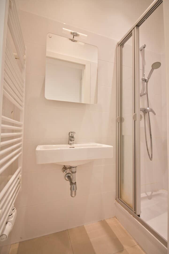Top location at Meidlinger Market | non-overlooked raised ground floor | U6 Niederhofstraße right outside the door