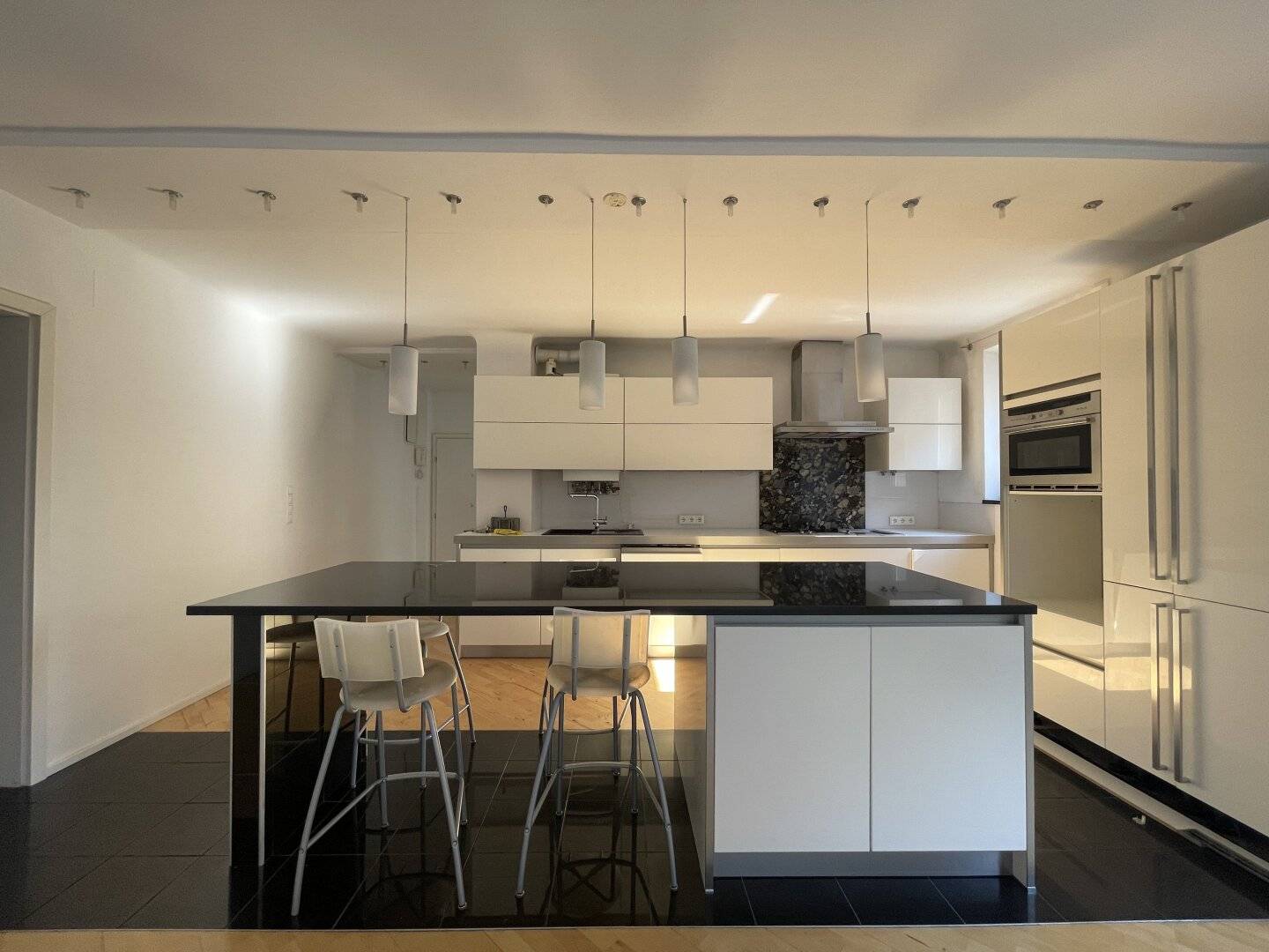 3-Zimmer-Traumwohnung mit großer Wohnküche und Kücheninsel