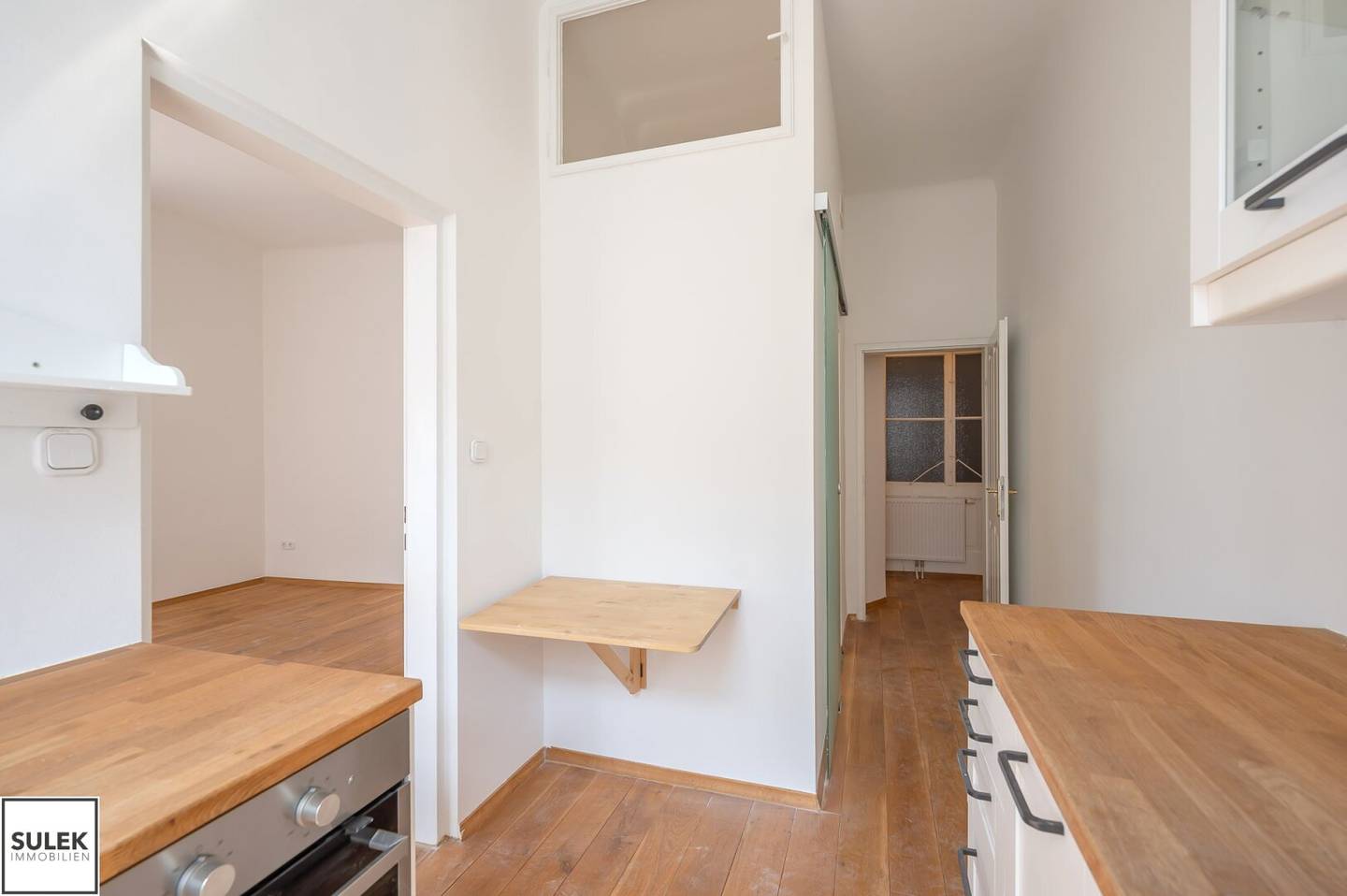Flurschützstraße 6: Renovated period apartment on the 2nd lift floor, approx. 38 m² living quality in central location of Vienna-Meidling