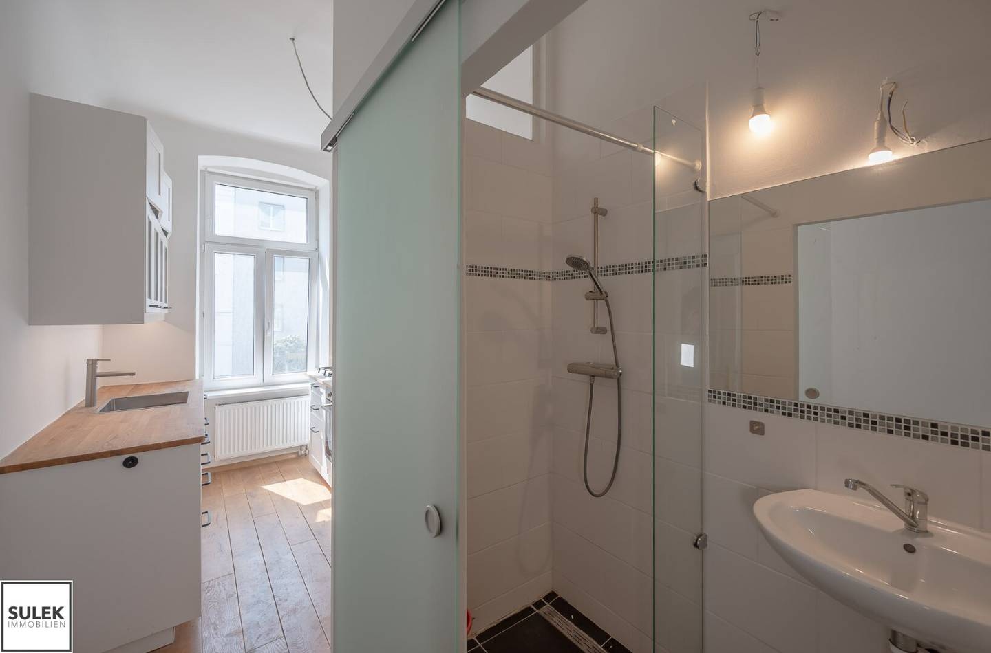 Flurschützstraße 6: Renovated period apartment on the 2nd lift floor, approx. 38 m² living quality in central location of Vienna-Meidling