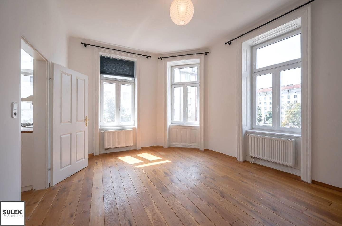 Flurschützstraße 6: Renovated period apartment on the 2nd lift floor, approx. 38 m² living quality in central location of Vienna-Meidling