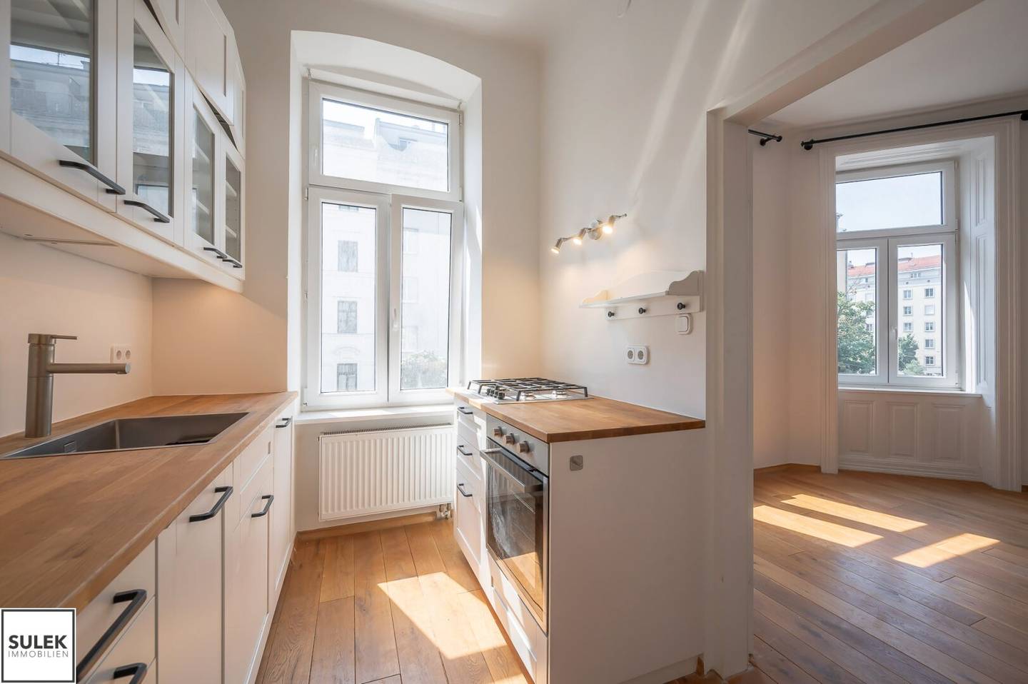 Flurschützstraße 6: Renovated period apartment on the 2nd lift floor, approx. 38 m² living quality in central location of Vienna-Meidling