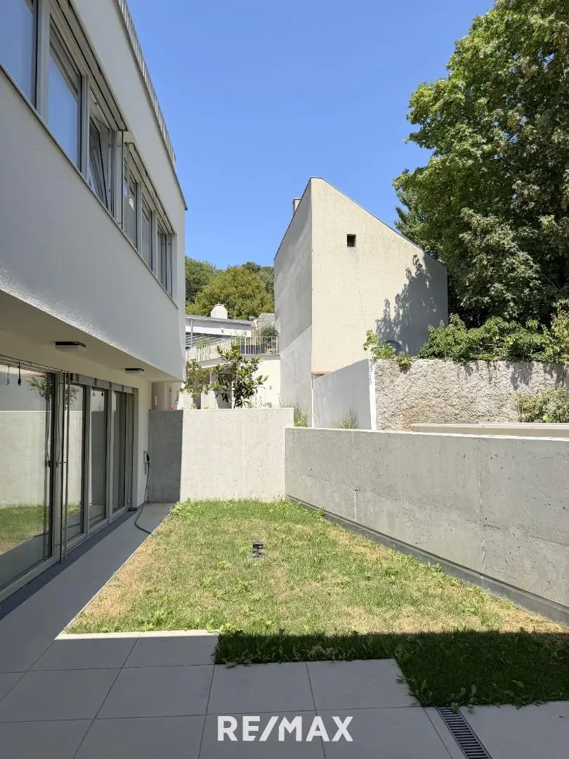 Family apartment with garden in a quiet courtyard setting