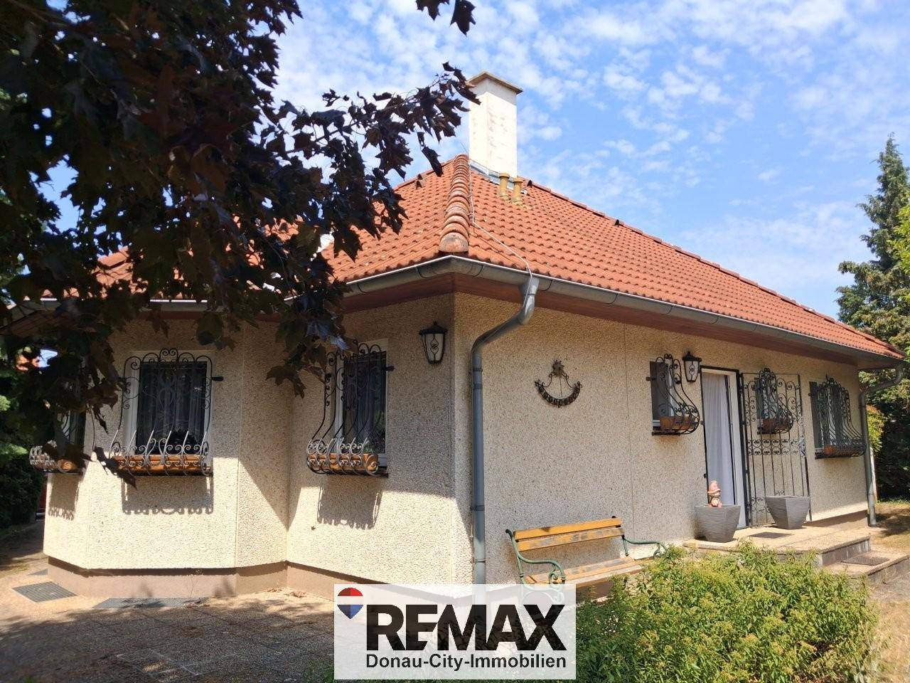 Familienwohnung in parkähnlichem Garten mit Terrasse