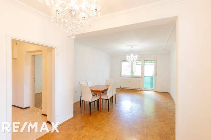 Practical Wohnung with loggia and green view