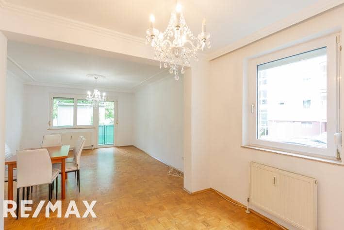 Practical Wohnung with loggia and green view