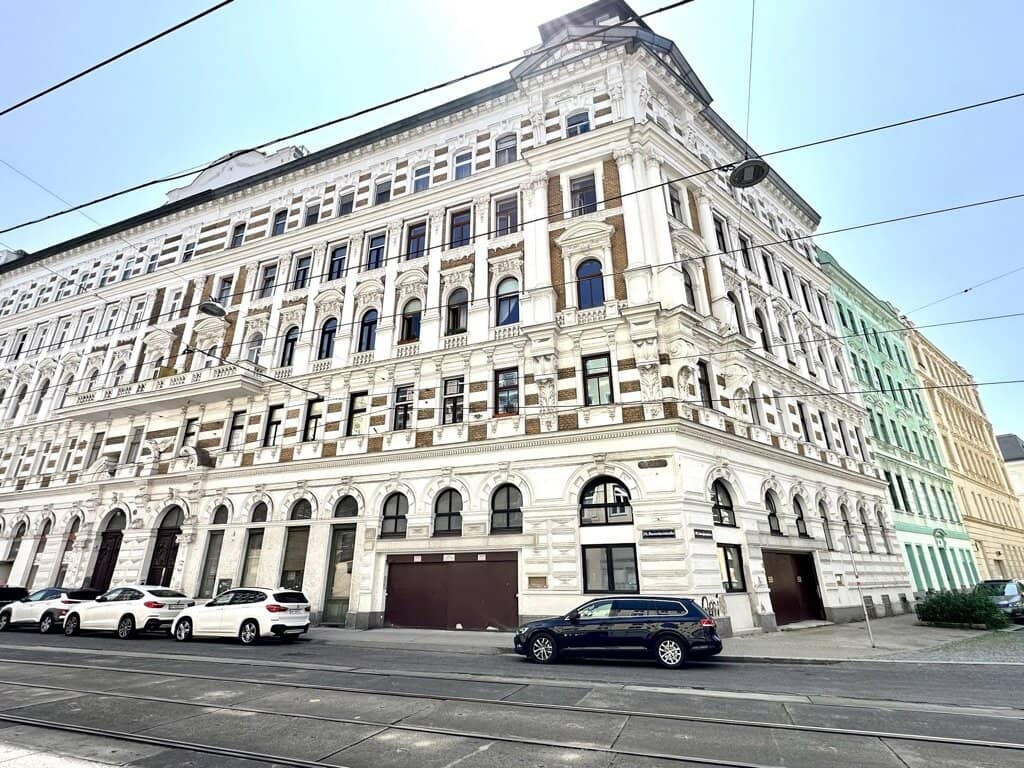 First occupancy: Modern 2-room old building apartment with elevator in 1200 Wien, 49.72 m², €258,000