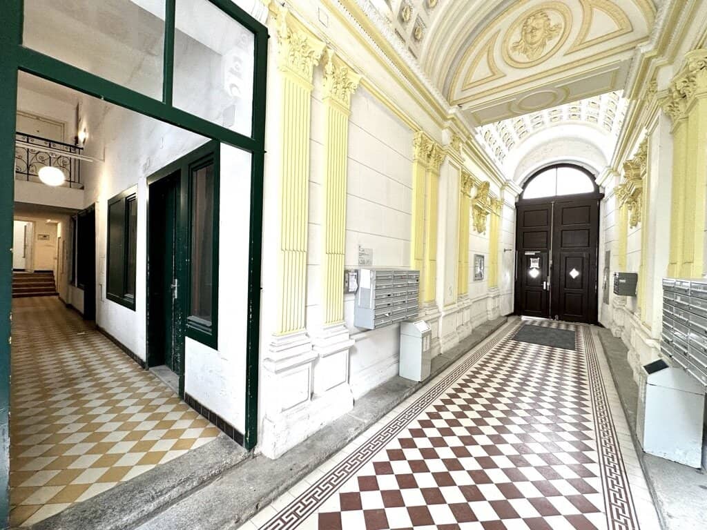 First occupancy: Modern 2-room old building apartment with elevator in 1200 Wien, 49.72 m², €258,000