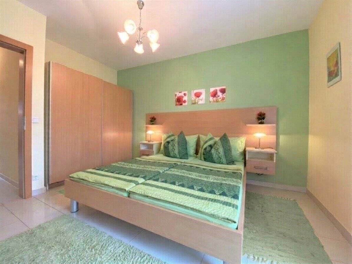 ALL IN: Attractive, bright, fully furnished apartment with terrace including all additional costs