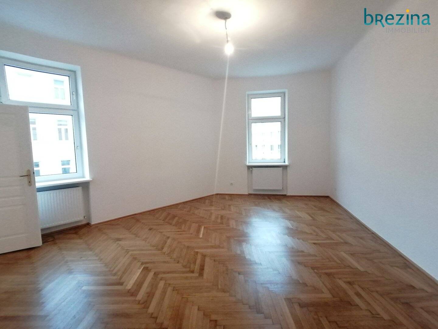 U6 near Jägerstrasse - Beautiful 2-room period apartment