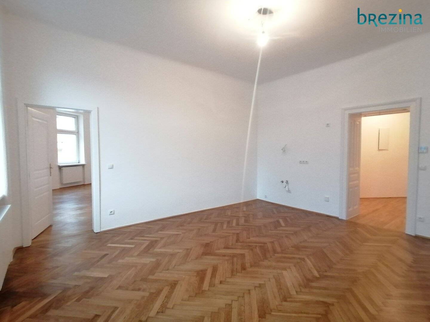 U6 near Jägerstrasse - Beautiful 2-room period apartment
