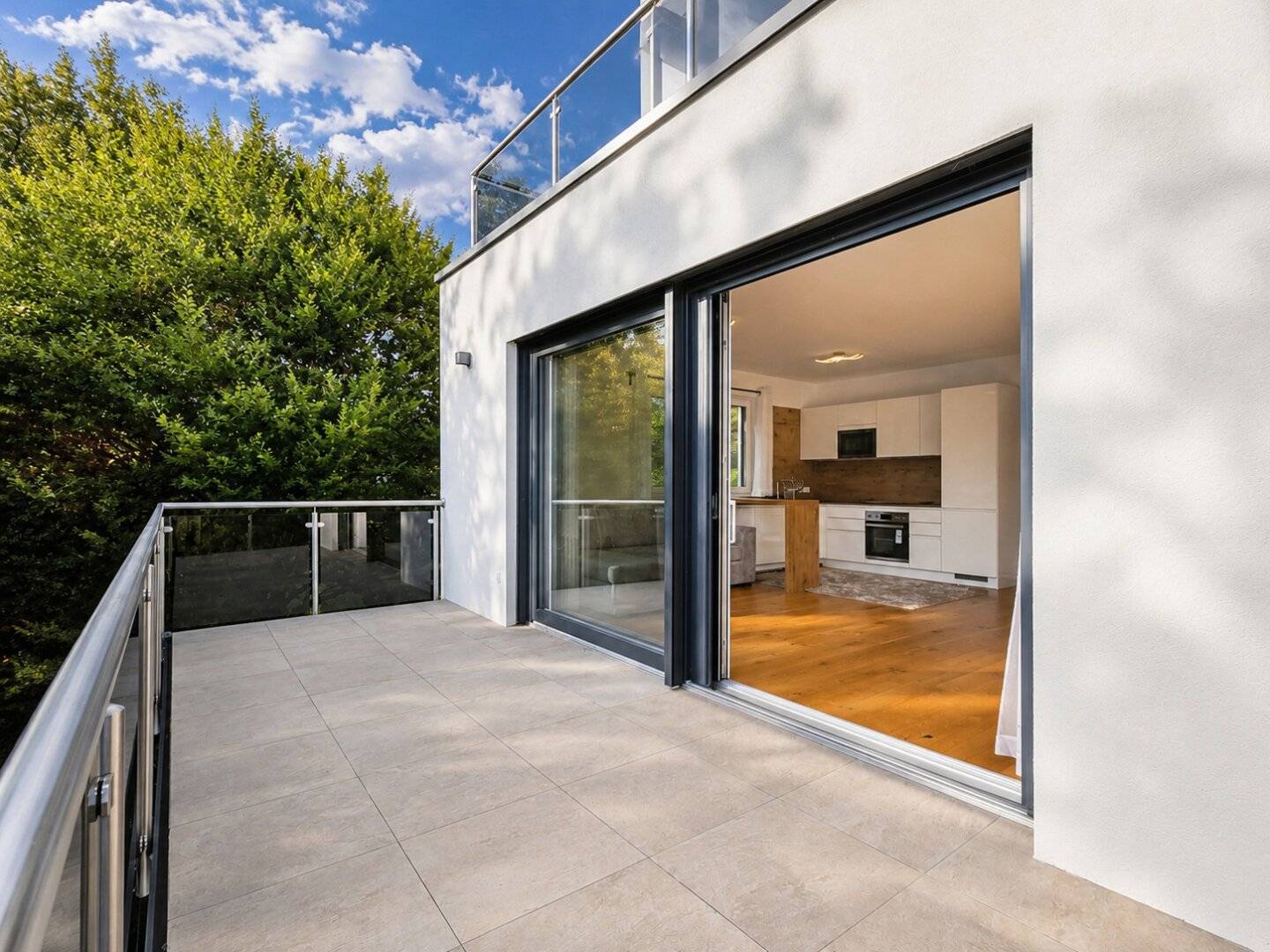 Neubau-Erstbezug mit Sonnenterrasse, Bergblick und Carport