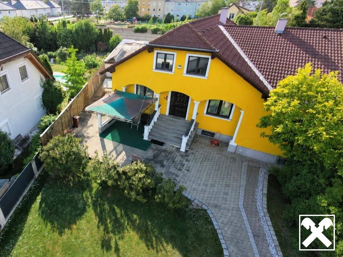 Sunny family apartment with large garden and photovoltaic