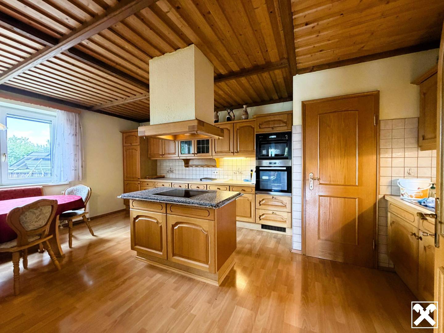 Sunny family apartment with large garden and photovoltaic