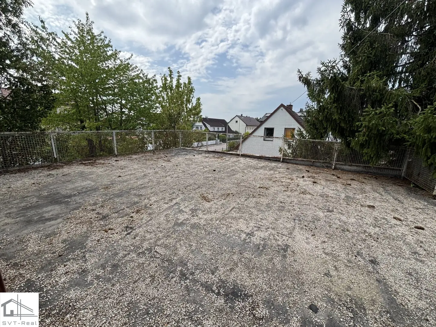 DIGITAL OFFER PROCEDURE: House in need of renovation with great potential on a sunny private plot