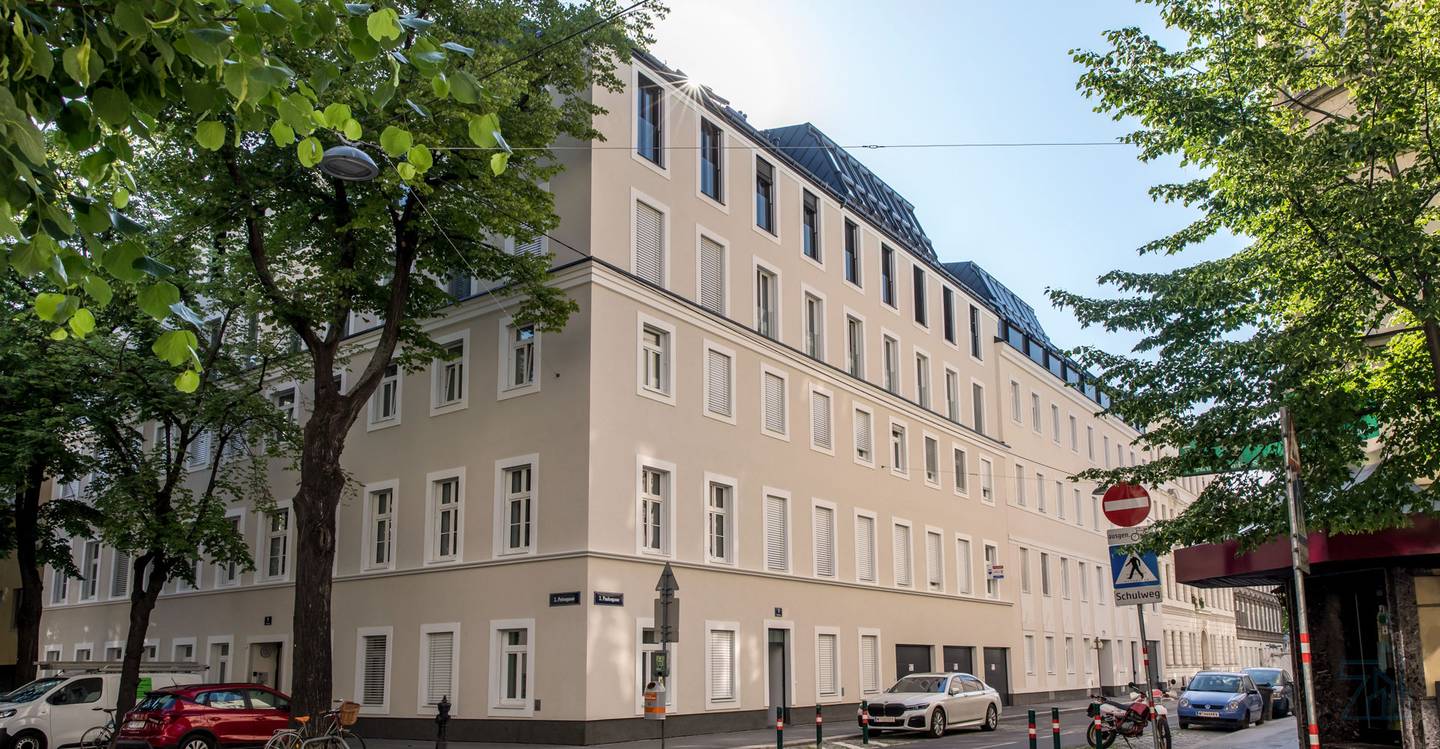 Wohnung Hochwertig sanierte Altbauwohnung Loggia