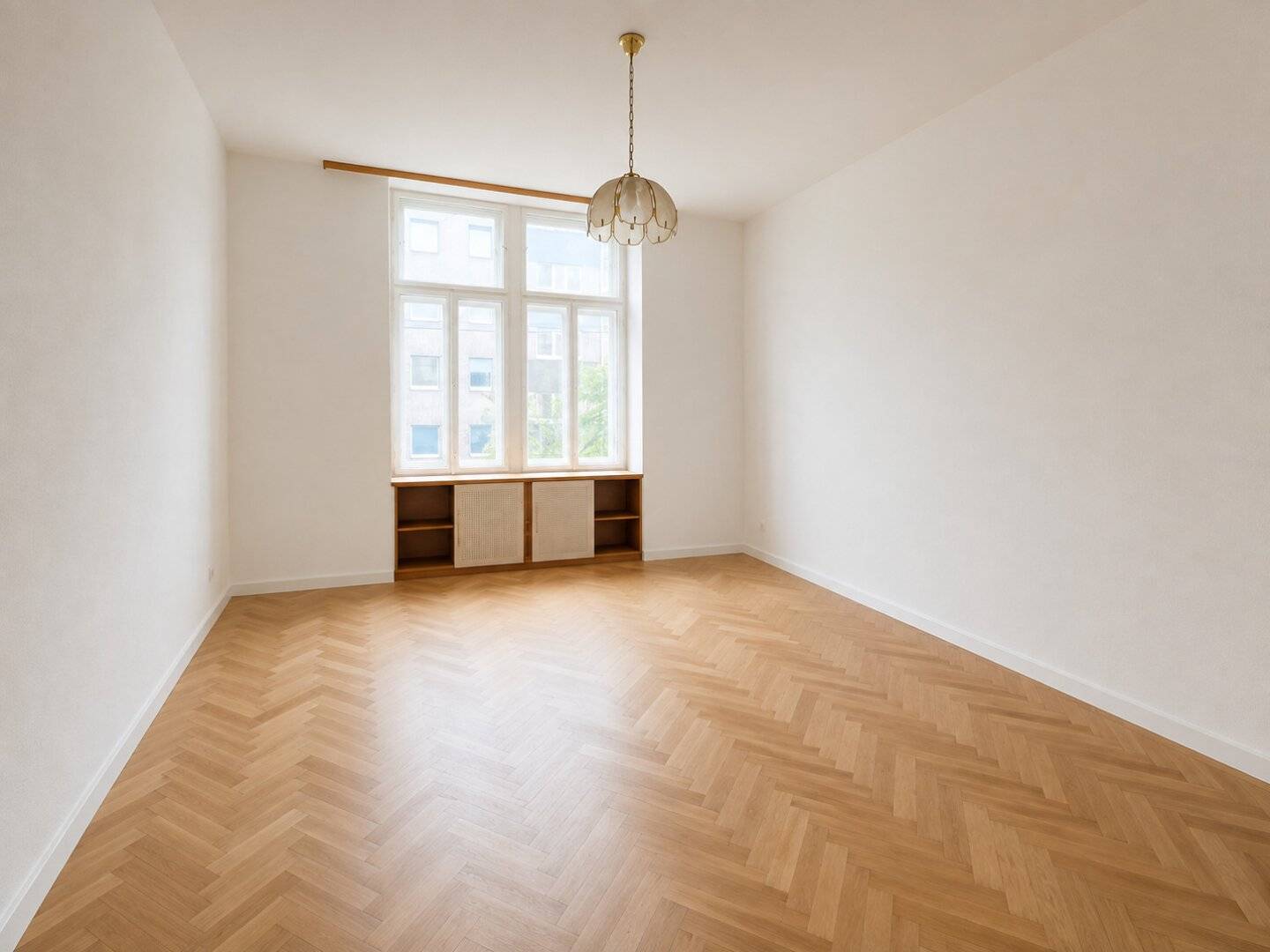 4-room period apartment with 3 bedrooms, new air conditioning, 30 m2 private garden, parking space 300 m to Schönbrunn