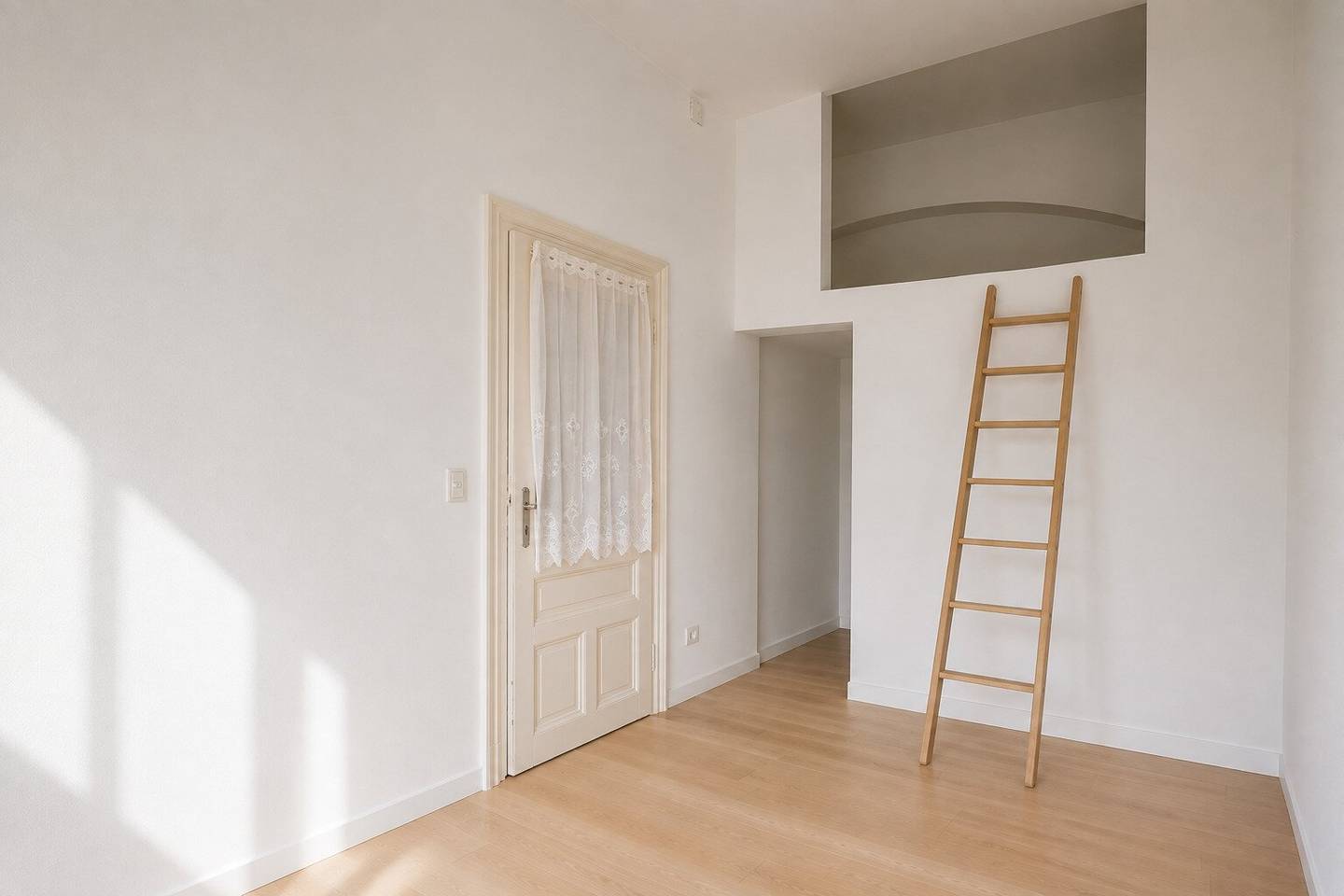 4-room period apartment with 3 bedrooms, new air conditioning, 30 m2 private garden, parking space 300 m to Schönbrunn