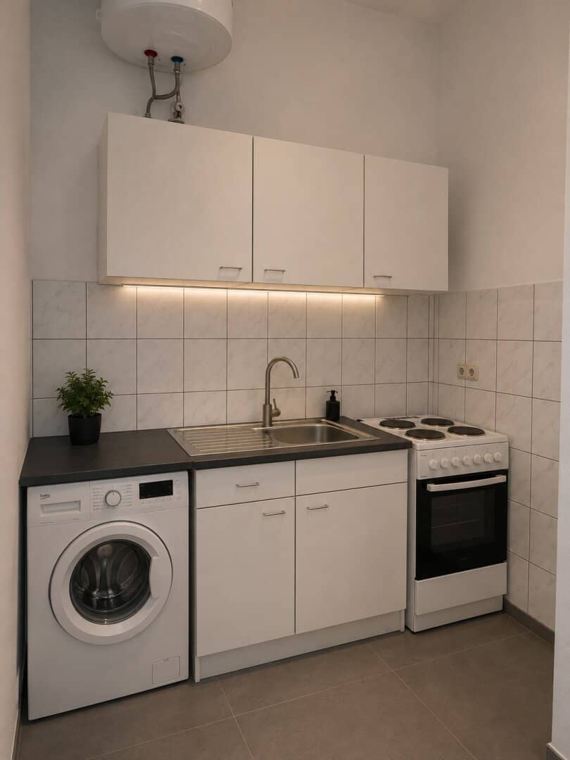 4-room period apartment with 3 bedrooms, new air conditioning, 30 m2 private garden, parking space 300 m to Schönbrunn