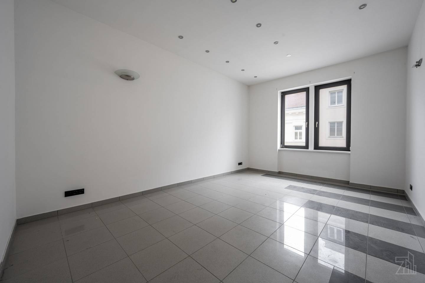 Anlegerwohnung modernisiert mit Einbauküche