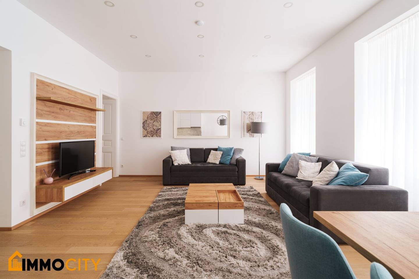 Exclusive 3-room period apartment with courtyard balcony – fully furnished near Naschmarkt