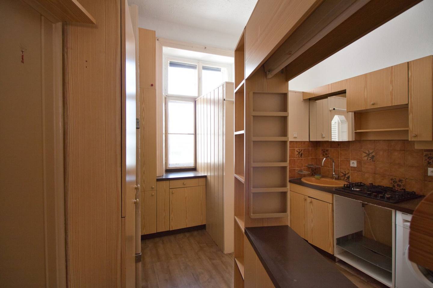TOP location at Meidlinger Markt | in need of renovation | 2-room | quiet orientation