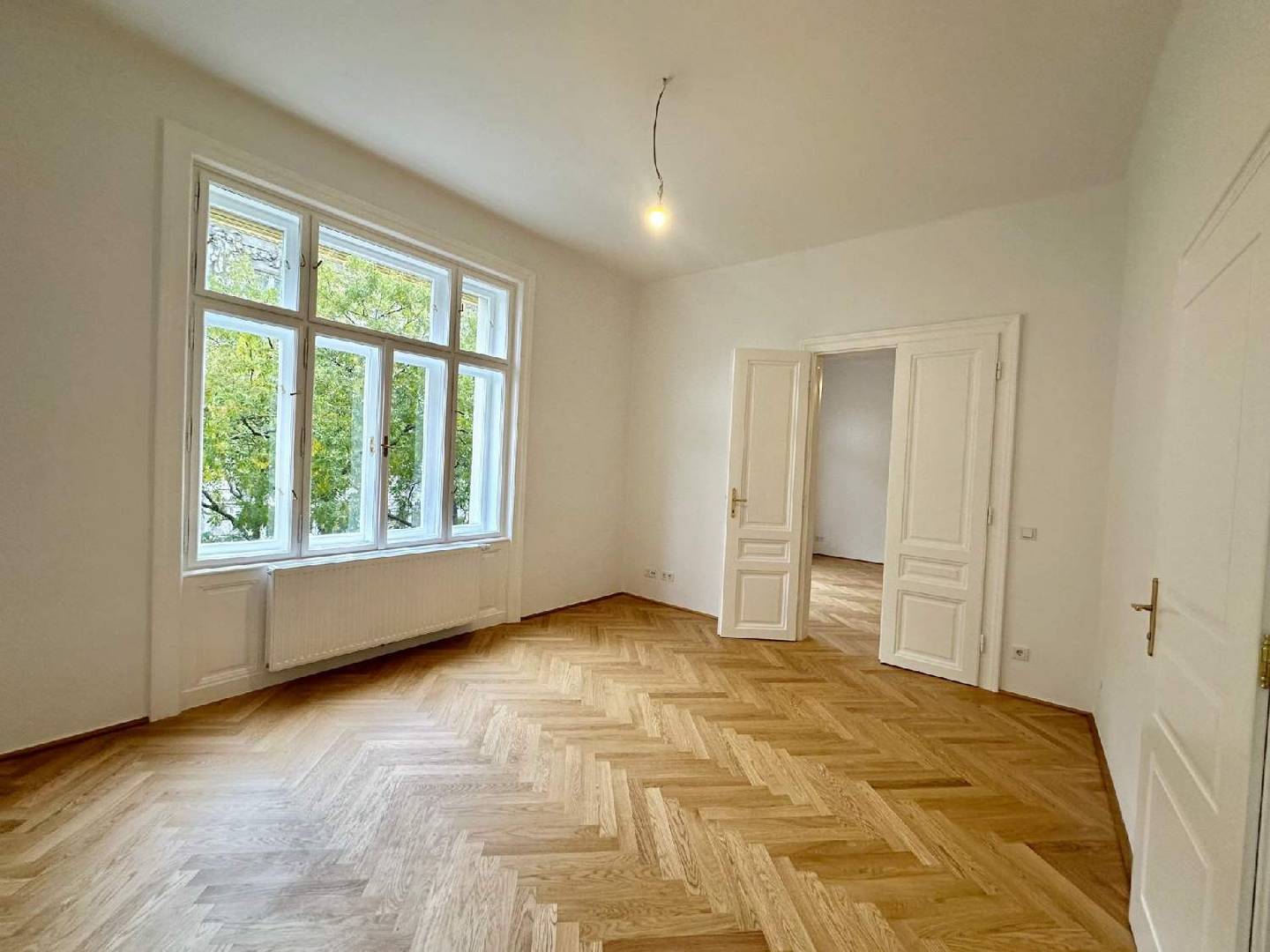 Lichtdurchflossene Altbauwohnung am Donaukanal nahe Prater