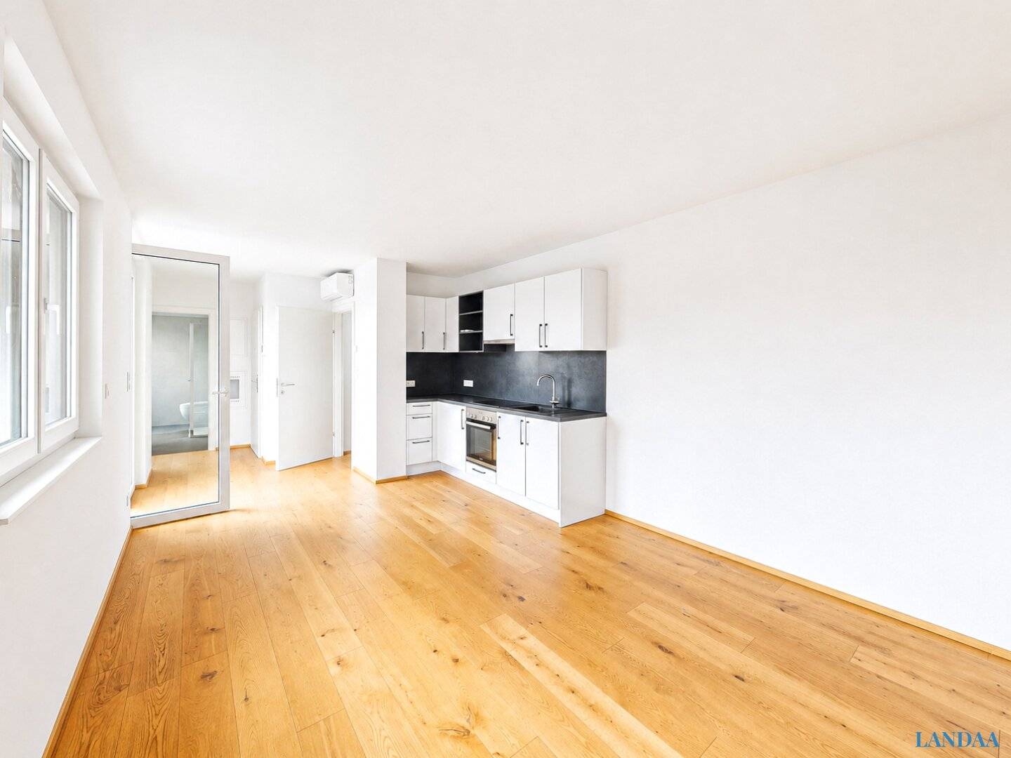 Attic floor with southwest terrace — New build 2022, lift, air conditioning and garage parking included