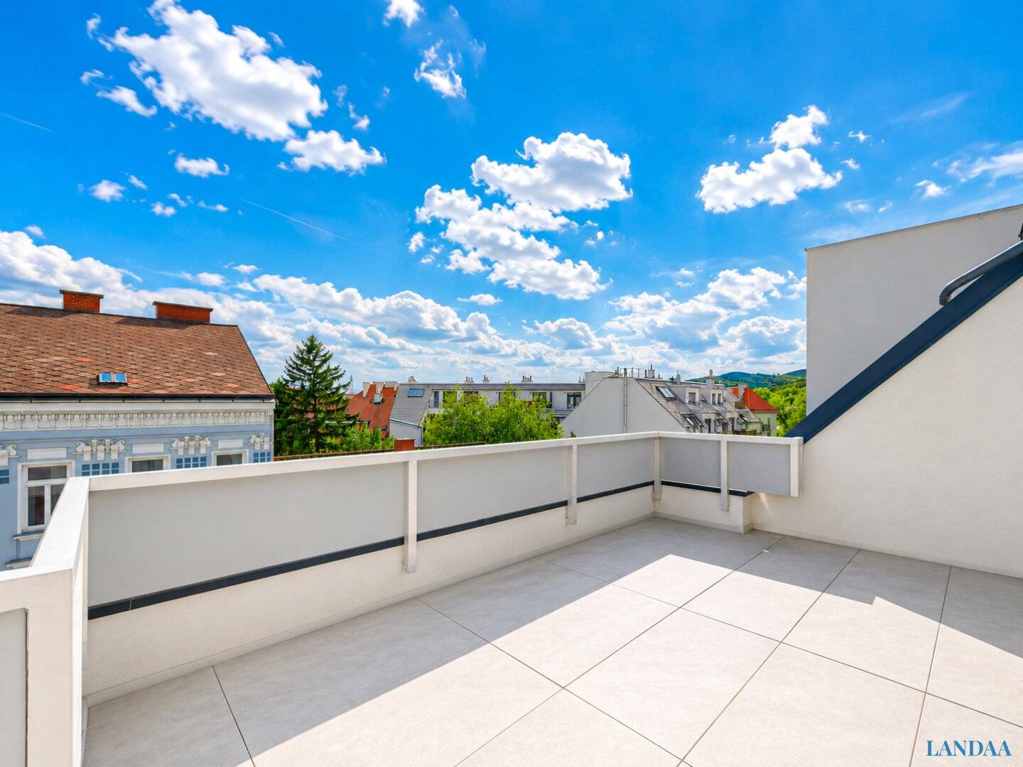 Attic floor with southwest terrace — New build 2022, lift, air conditioning and garage parking included