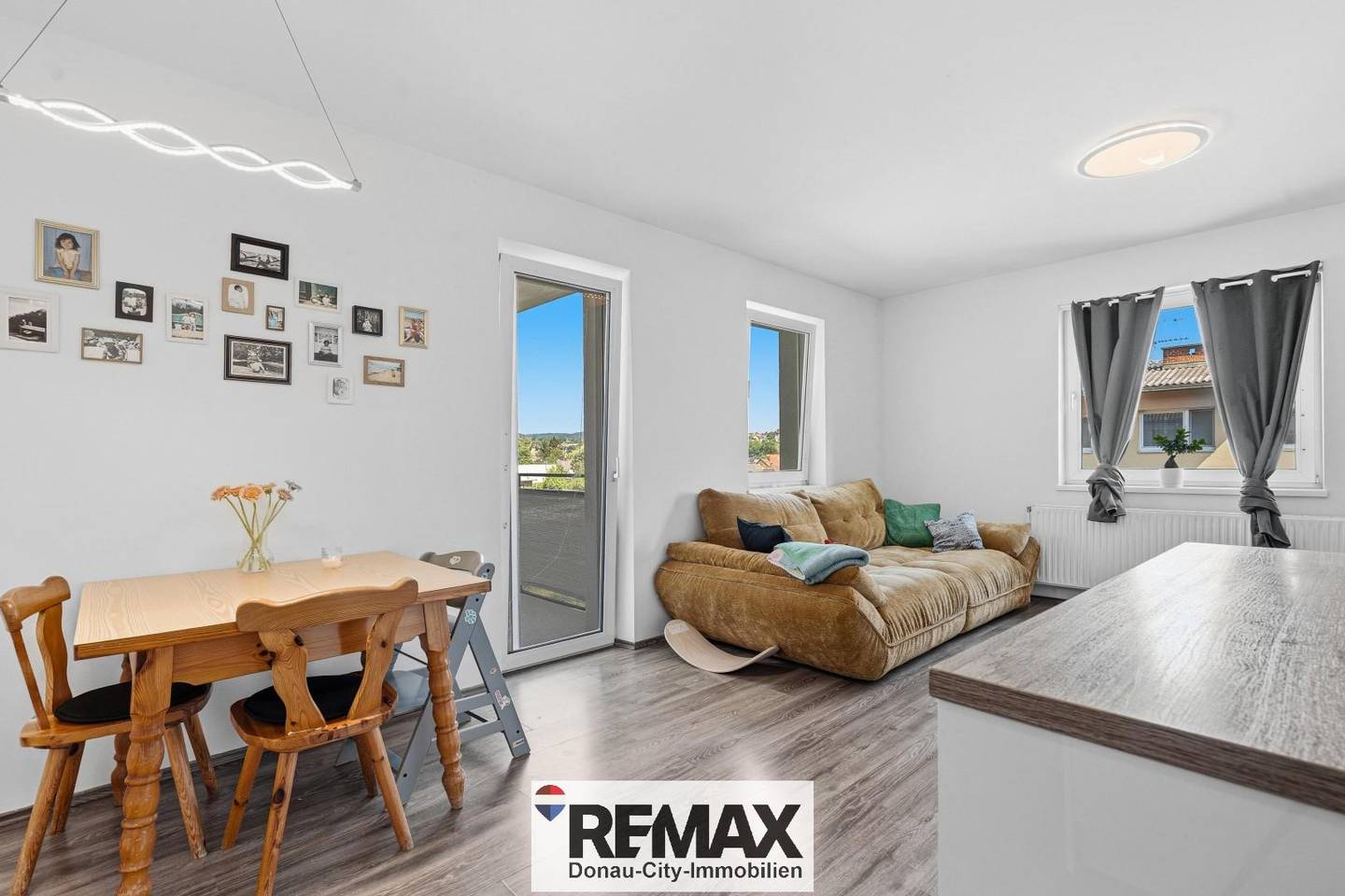 Wohnung mit sonnigem Balkon und moderner Wohnküche
