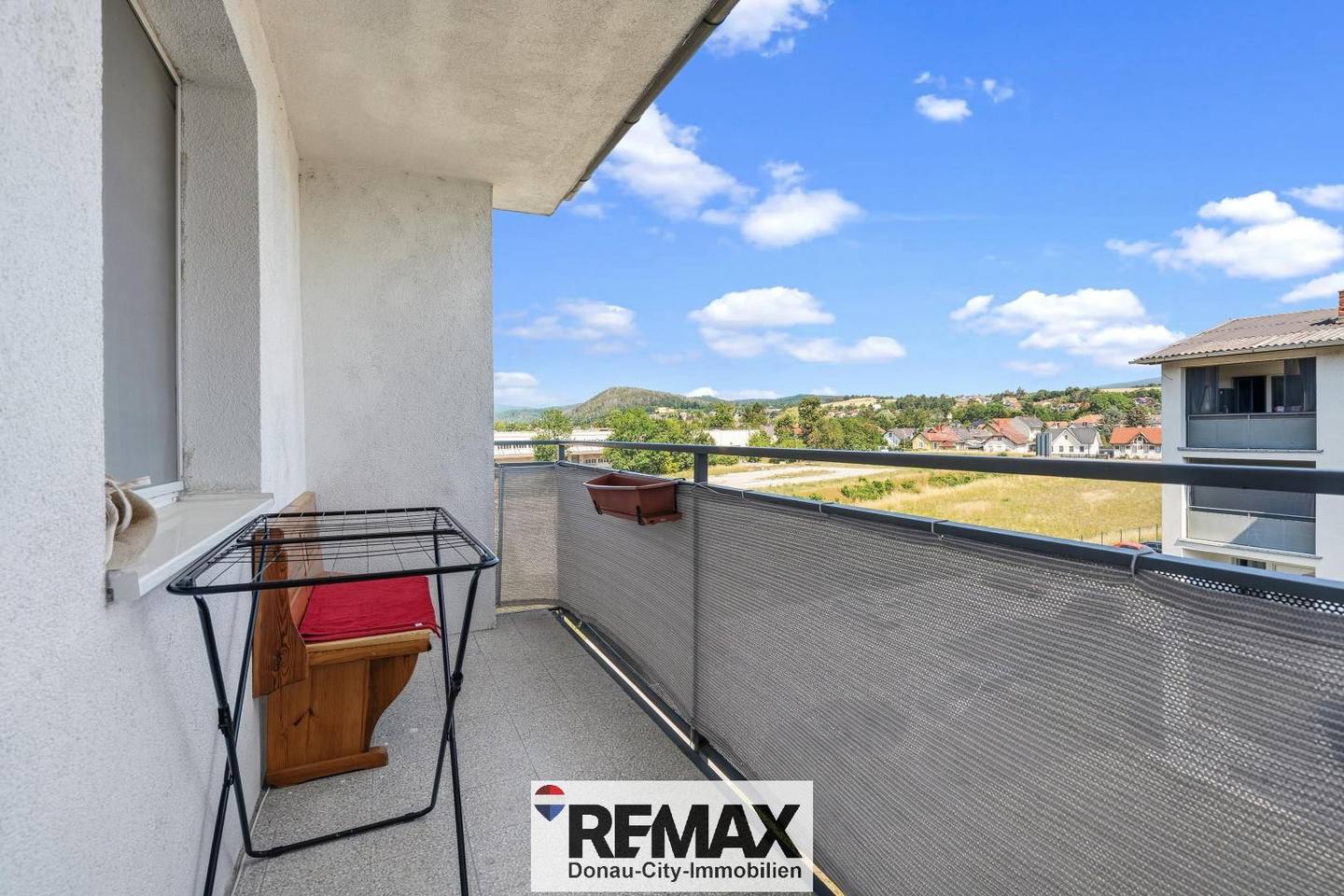 Wohnung mit sonnigem Balkon und moderner Wohnküche
