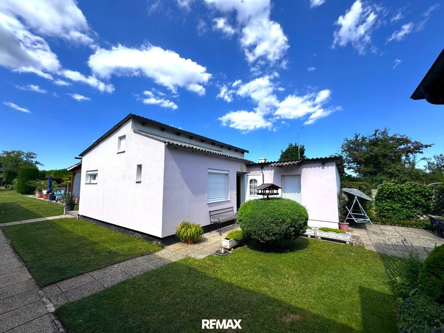 Attraktives Mehrfamilienhaus mit Garten, Terrasse, Pool &amp; Garage!