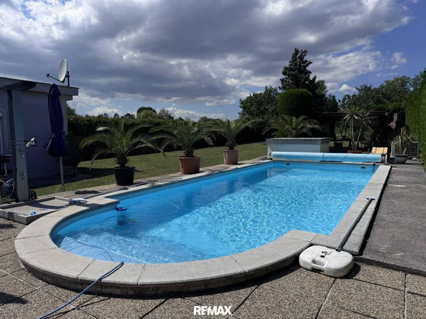 Attraktives Mehrfamilienhaus mit Garten, Terrasse, Pool &amp; Garage!