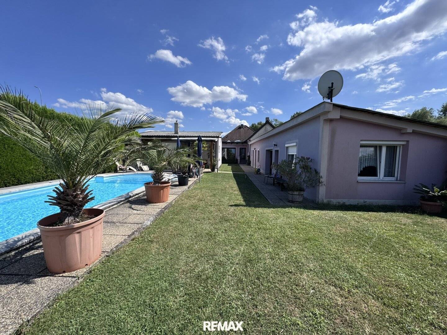 Attraktives Mehrfamilienhaus mit Garten, Terrasse, Pool &amp; Garage!