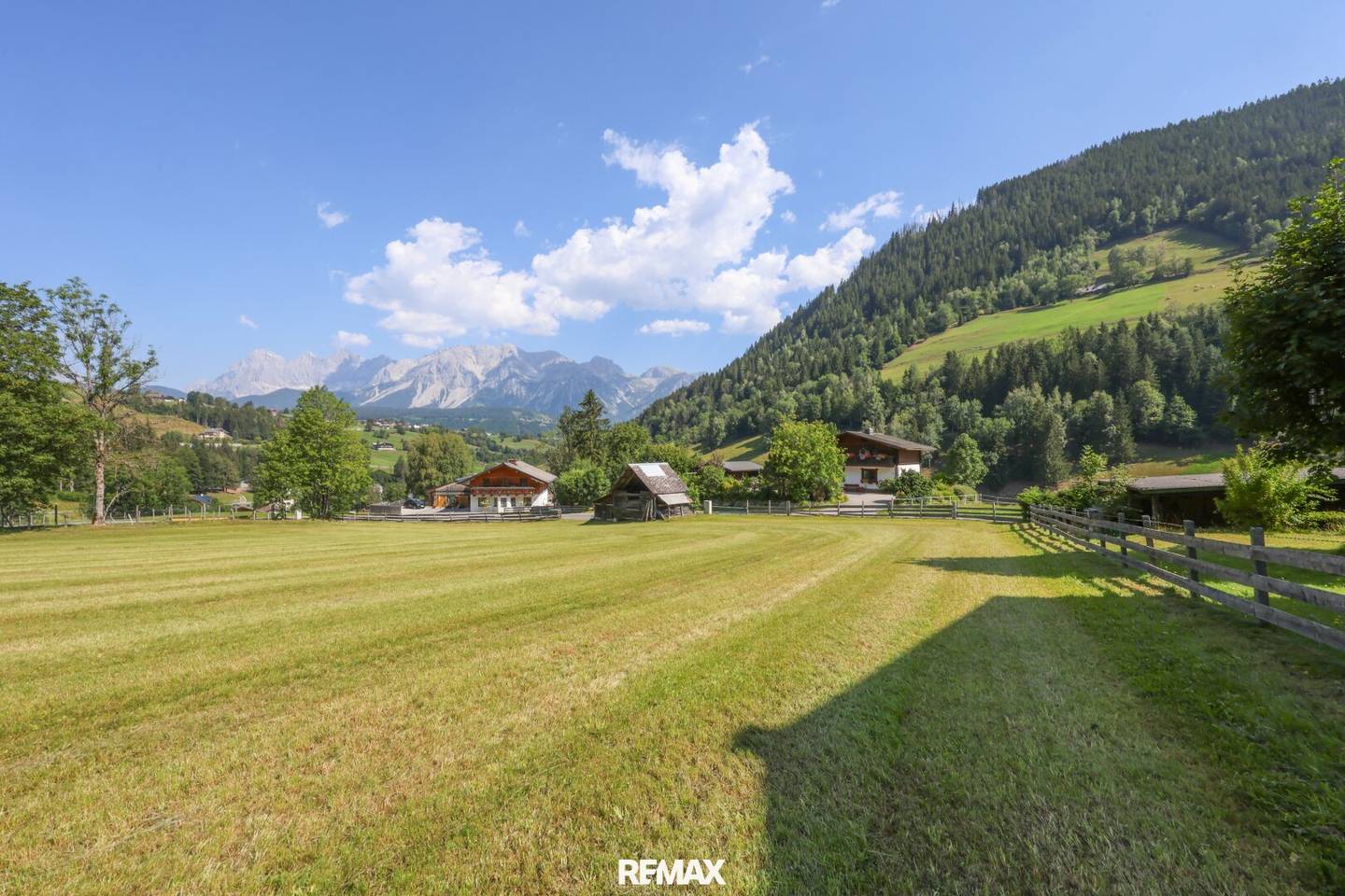 Atemberaubendes Panorama. Exklusives Baugrundstück mit unverbauten Blick auf das Dachsteinmassiv!
